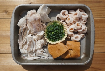 身は繊維質でまるでカニカマのような食感、マンボウ独特の風味があり非常に美味。酢味噌やポン酢で頂きます。