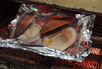 味に関しては、焼いても、汁物にしても、ハマグリに負けじとも劣らない美味さです。しかし殻に対して身が小さく、ハマグリよりも歩留まりが悪い感じがします。