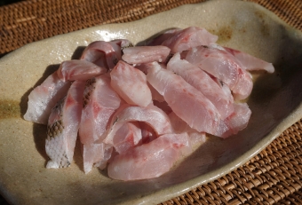 大きなカゴガキダイは刺身にするとよいでしょう。身に多くの油分を含み、ねっとり食感でコク旨です。