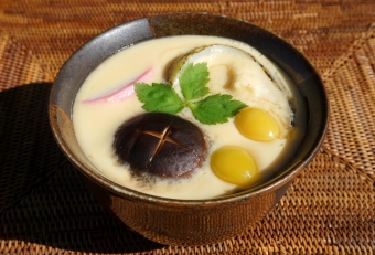 これは非常に旨い、ウツボのゼラチン皮と茶碗蒸しの相性が抜群に良いです！