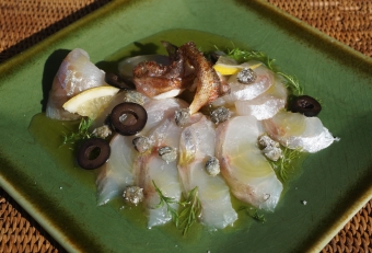 刺身で美味しいので、当然カルパッチョにしても美味しく食べられる。皮目もキレイで和洋なんでも合う魚だ。